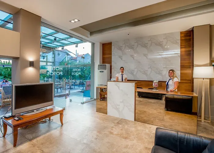 Hotel Potos מלון 3*